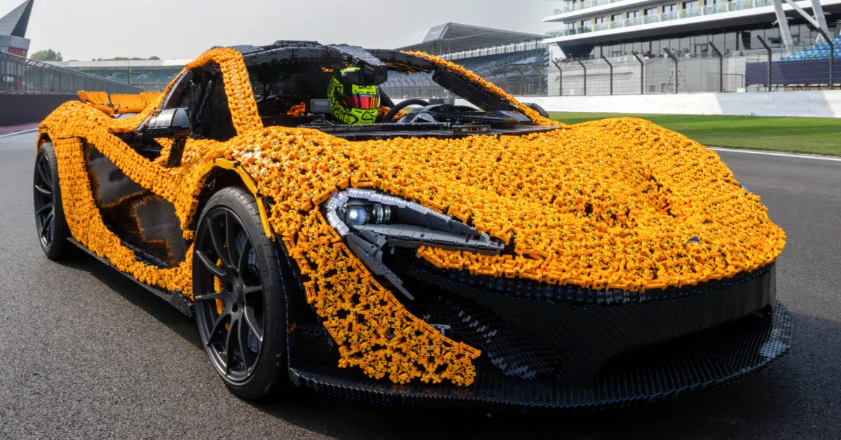Bizar! Lego bouwt een rijdende replica van een McLaren P1