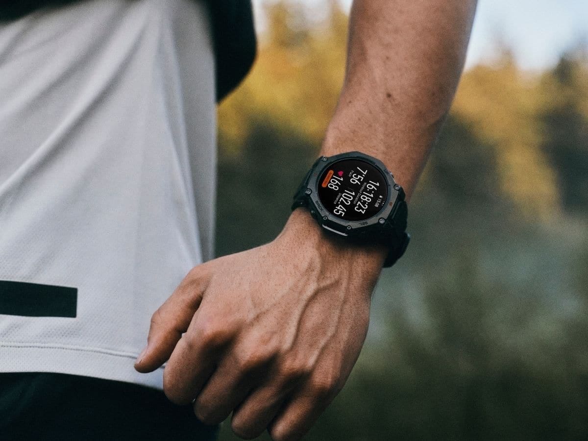 Amazfit T-Rex 3 Pro: titanium behuizing en ingebouwde zaklamp
